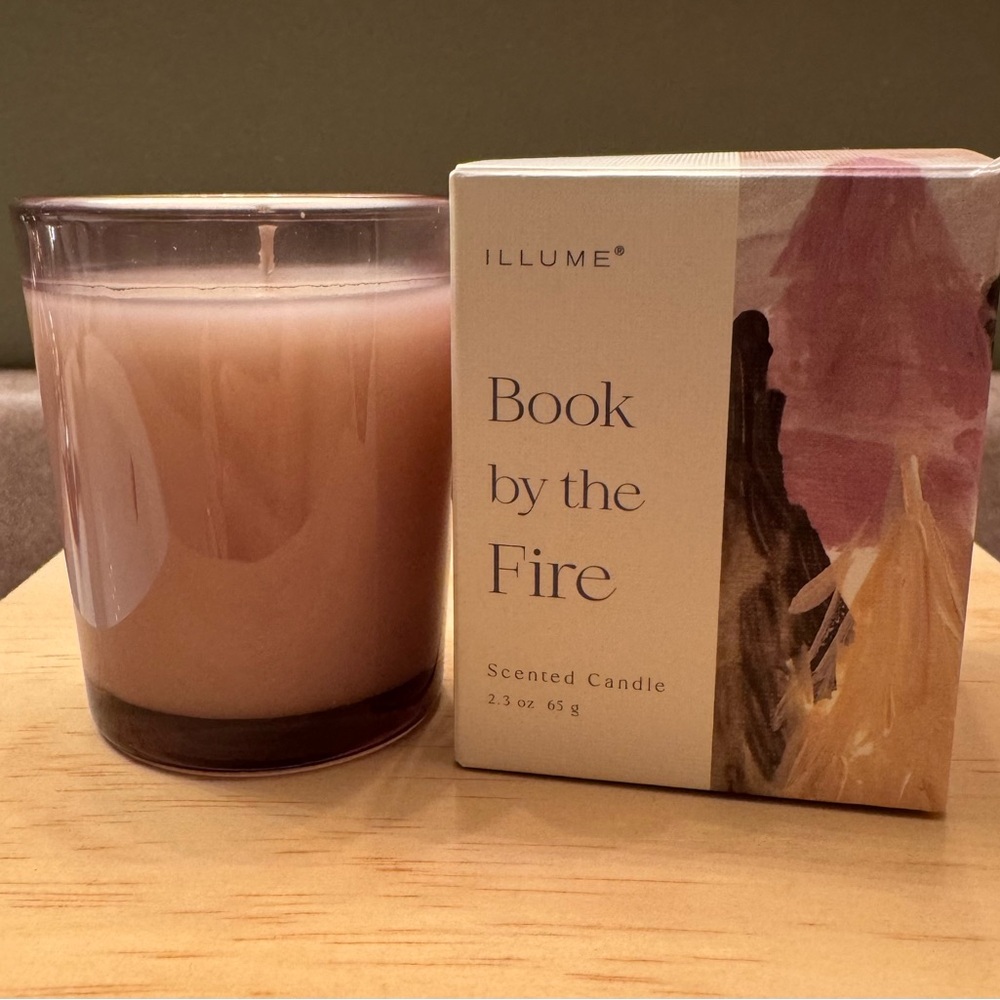 Illume Candle - Book By The Fire